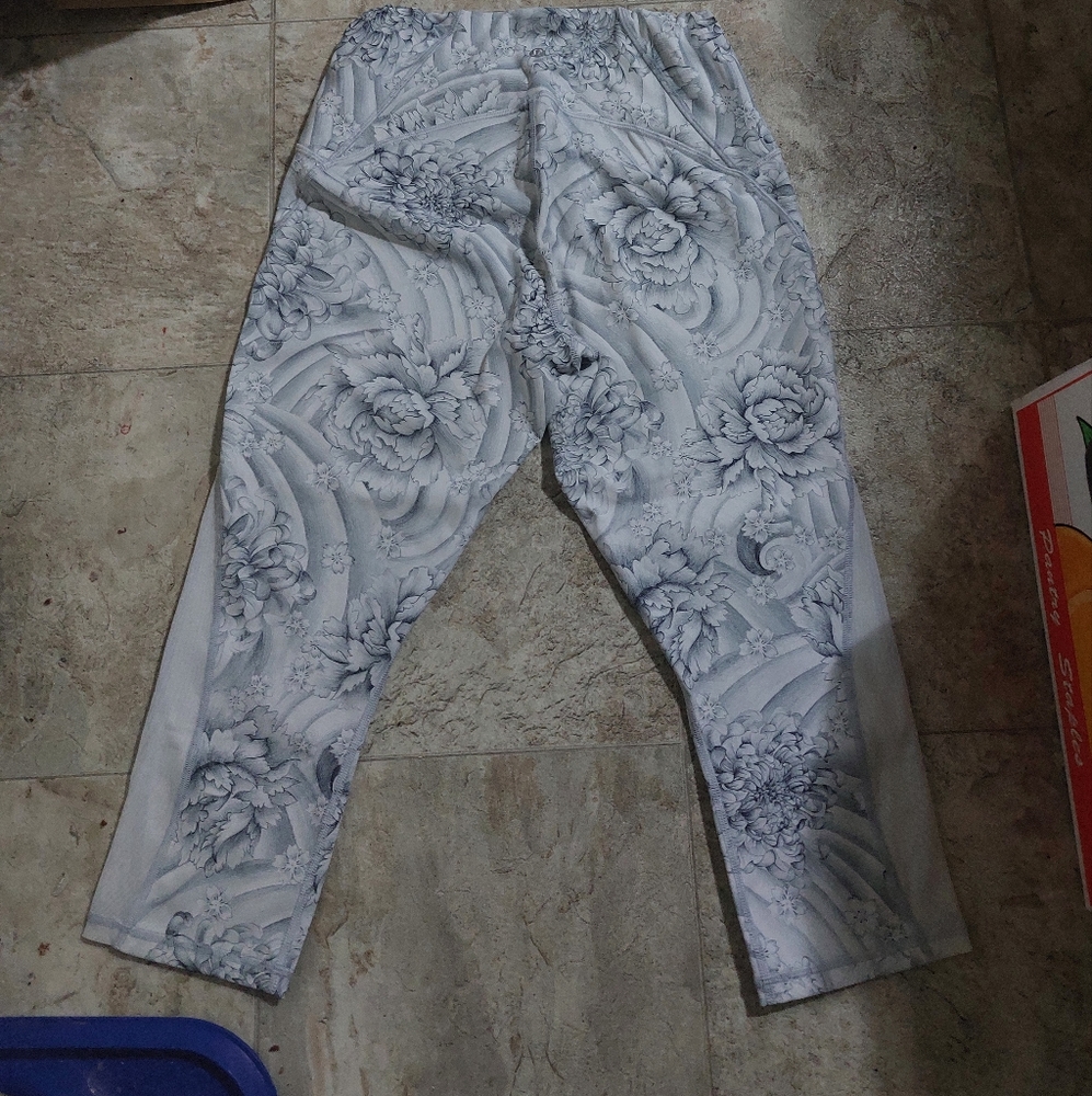 NWOT Train Times crops 21" 12